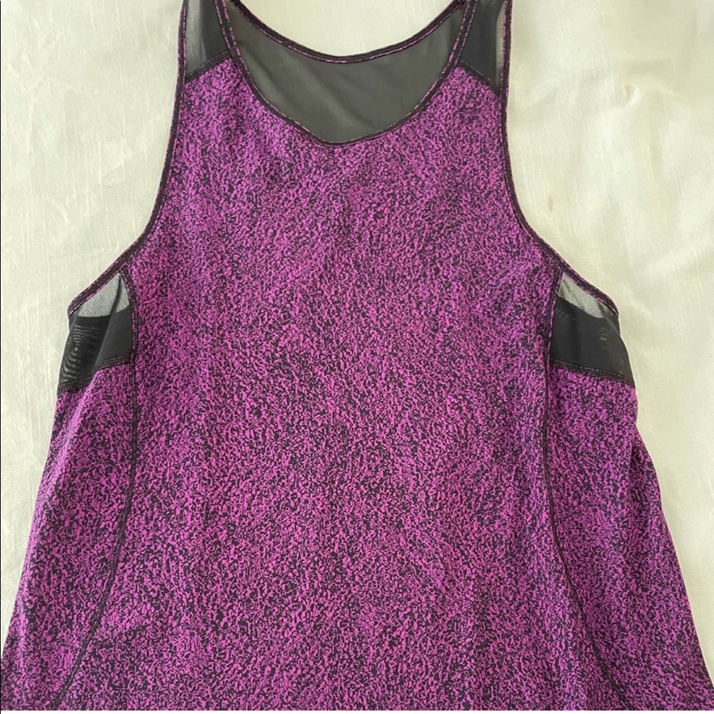 3 lightly used lulu lemon tanks. First 2 and size 6 and the last one is size 2.